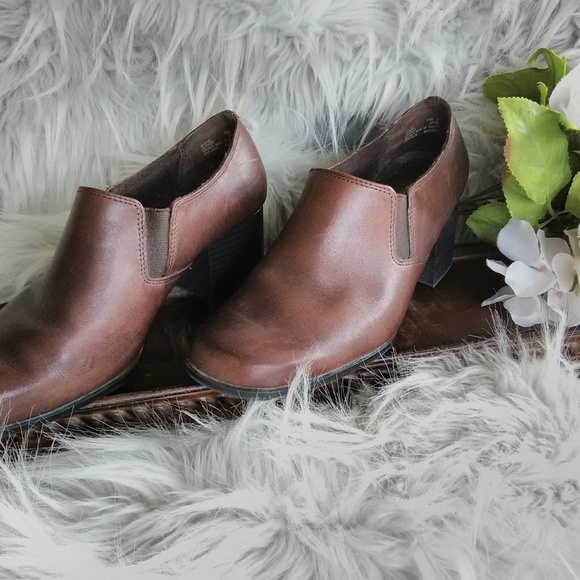 Thom McAn Shoes - Thom Mc An ankle boot with heel